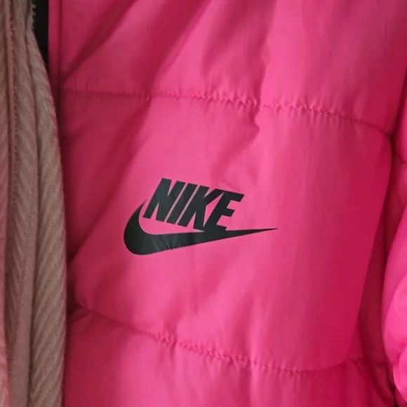 Nike Pink Puffer Jacket P2p 20 Neck 2 Hem 22 Arm From Pit 19 - Picture 3 of 3